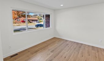 2301 Wedgewood Dr, Alton, IL 62002