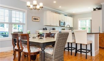 19 Eustis Ave, Newport, RI 02840