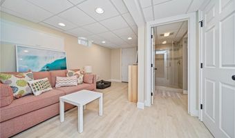9 Casey Ct, Newport, RI 02840
