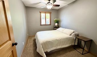 814 S Park St, Aberdeen, SD 57401