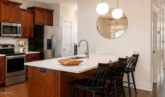 13056 Holly Springs Ave, Biloxi, MS 39532