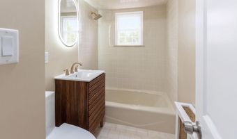 32 KELLY Pkwy, Bayonne, NJ 07002