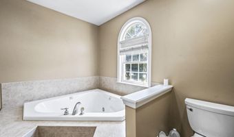 528 Vanderbilt Ave, Bayville, NJ 08721