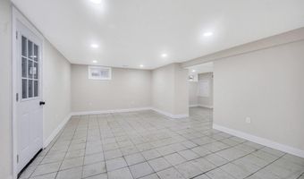 17 Banbury Ct, Amityville, NY 11701