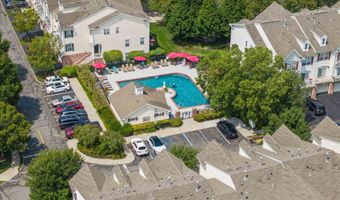 32 MARINA Dr, Bayonne, NJ 07002