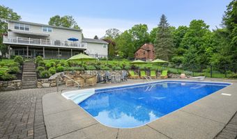 27 E Gate Rd, Danbury, CT 06811