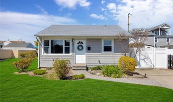 3 Kent Pl, Amityville, NY 11701