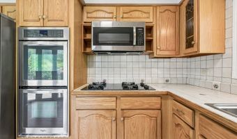 3051 N Huntington Dr, Arlington Heights, IL 60004