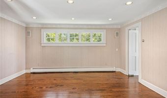 517 Tuckerman Ave, Middletown, RI 02842