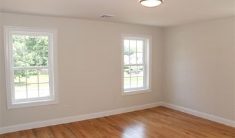 515 School St, North Kingstown, RI 02852