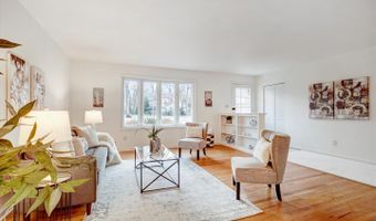 8928 CHELTONHAM Pl, Annandale, VA 22003