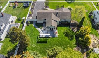 18 Evergreen Dr, Bayonne, NJ 07035