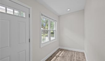 358 Pawtuxet Ave, Warwick, RI 02888