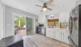 1052 Lakeside Dr E, Alloway, NJ 07422