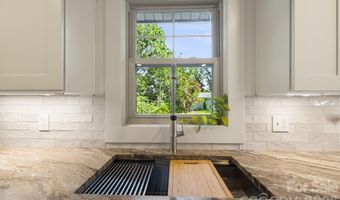 107 Beverly Rd, Asheville, NC 28805