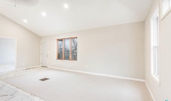 505 W Cedar St, Beresford, SD 57004