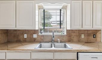 7725 NW 20th St, Bethany, OK 73008