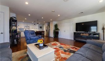 14 Clinton Ave 3, Jamestown, RI 02835