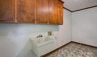 589 White Pines Cir, Camden, SC 29020