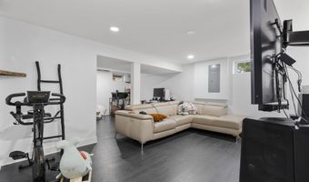 170 Red Oak Rd, Bridgeport, CT 06606