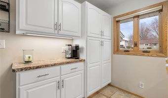 307 21st St NW, Austin, MN 55912