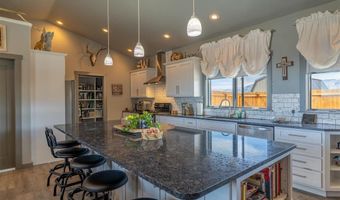5 Cowboy Dr, Clark, WY 82435