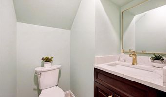 1026 Claytonbrook Dr, Ballwin, MO 63011