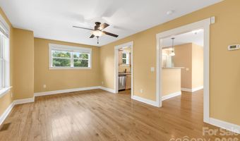 2 Cottage Cove Ln, Asheville, NC 28803