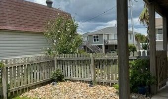 102 W Dobbs St, Atlantic Beach, NC 28512