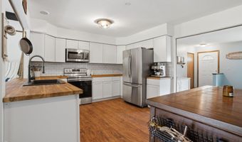 1032 Summer St, Algonac, MI 48001