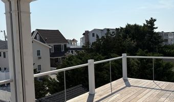 281 7th St, Avalon, NJ 08202