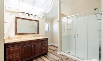 24 LAKE BREEZE Dr 24, New Orleans, LA 70129