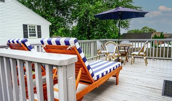 142 Renfrew Ave, Middletown, RI 02842