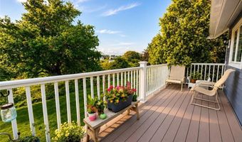 520 Corey Ln, Middletown, RI 02842
