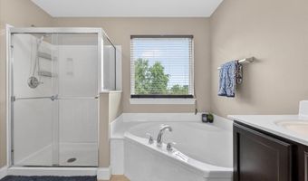 688 Stoney Creek Ln, Ballwin, MO 63021