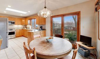 2819 N Kennicott Ave, Arlington Heights, IL 60004