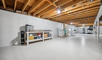 121 Packard Dr, Bangor, ME 04401