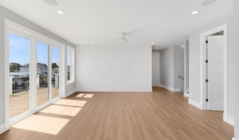 121 Sound Dr, Atlantic Beach, NC 28512