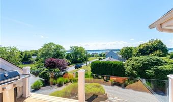 30 Bonnet View Dr, Jamestown, RI 02835