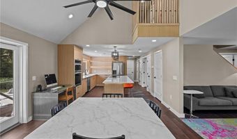 37 Dye Hill Rd, Hopkinton, RI 02832