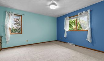 301 E WAYFARER Ln, Appleton, WI 54913