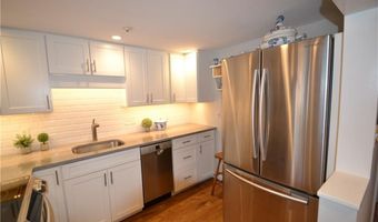49 Seabreeze Ln 49, Bristol, RI 02809