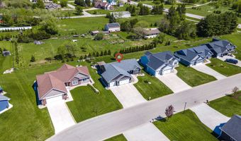 2660 W FALLEN OAK Dr, Appleton, WI 54913
