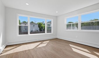25 Stoneham St, Cranston, RI 02920