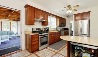 30 Elizabeth St, Bethel, CT 06801