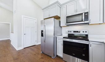 126 Woodland Hills Ct, Alton, IL 62002