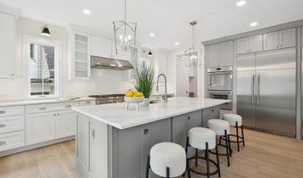 227 S Mitchell Ave, Arlington Heights, IL 60005