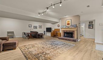 915 Timber Glen Ln, Ballwin, MO 63021