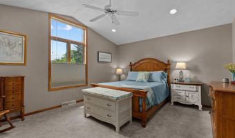 2623 W SUNNYVIEW Cir, Appleton, WI 54914