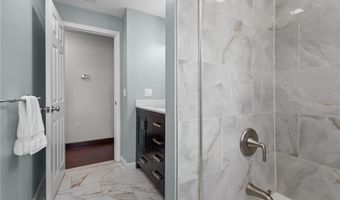 2 Dogwood Dr, Cranston, RI 02921